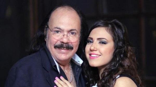 إيمي طلعت زكريا تكشف سعادتها بصورة مرسومة لوالدها الراحل طلعت زكريا داخل أحد الكافيهات