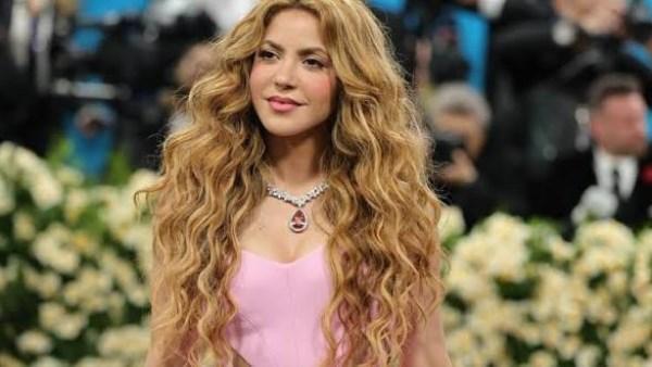 شاكيرا تزور أطفال تشوكو في كولومبيا وتعلن بناء 10 مدارس بعد الزلزال المدمر
