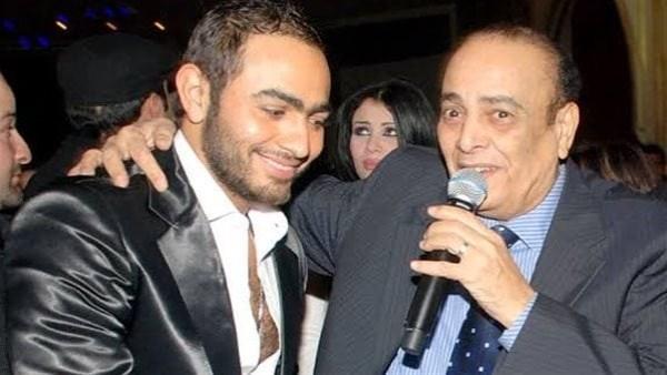 آخر ظهور لوالد الفنان تامر حسني على كرسي متحرك قبل وفاته في صورة نشرها نجله يوسف حسني
