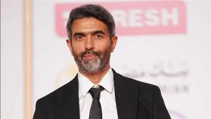 الفنان عمرو عابد في أحد لقاءاته الصحفية حول مشاريعه الفنية الجديدة