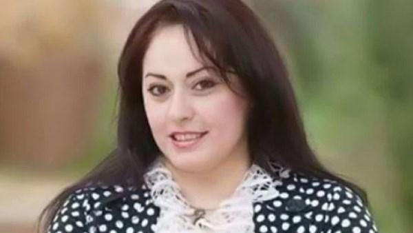 هند عاكف أثناء توقيع عقود فيلم "الأسير" استعدادًا للعودة إلى السينما