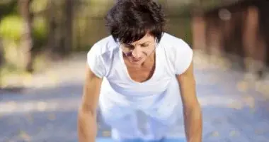 هل يمكن للنساء بعد سن الأربعين بناء العضلات بتمارين المقاومة؟