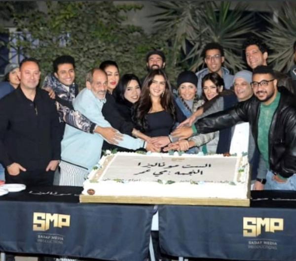المؤلف محمد سيد بشير داخل كواليس تصوير مسلسل الست موناليزا بطولة مي عمر