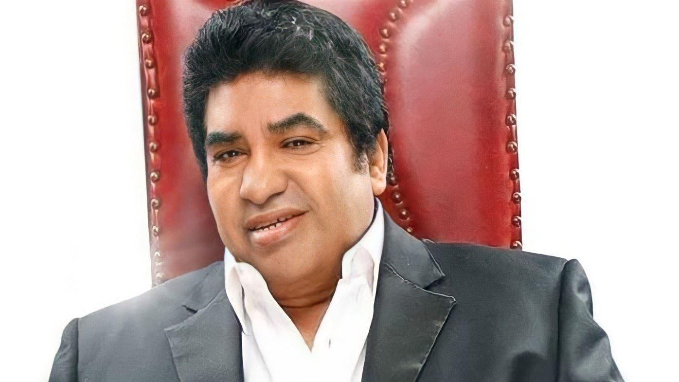 أحمد عدوية مطرب الأغنية الشعبية المصرية في إحدى حفلاته
