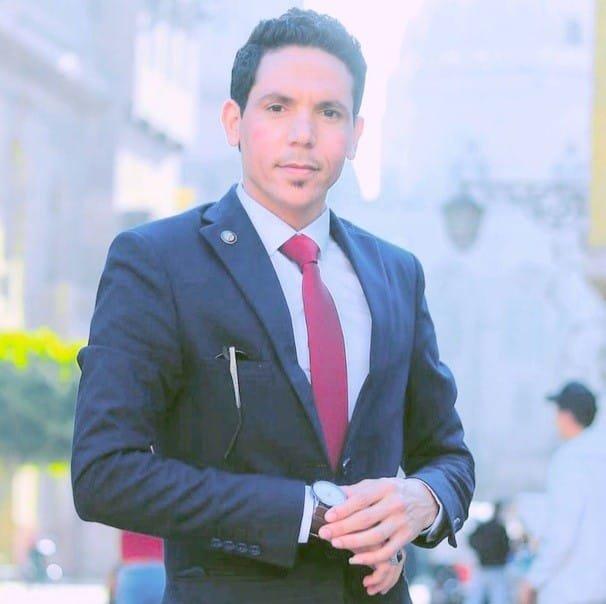 الأستاذ عباس موسى كامل