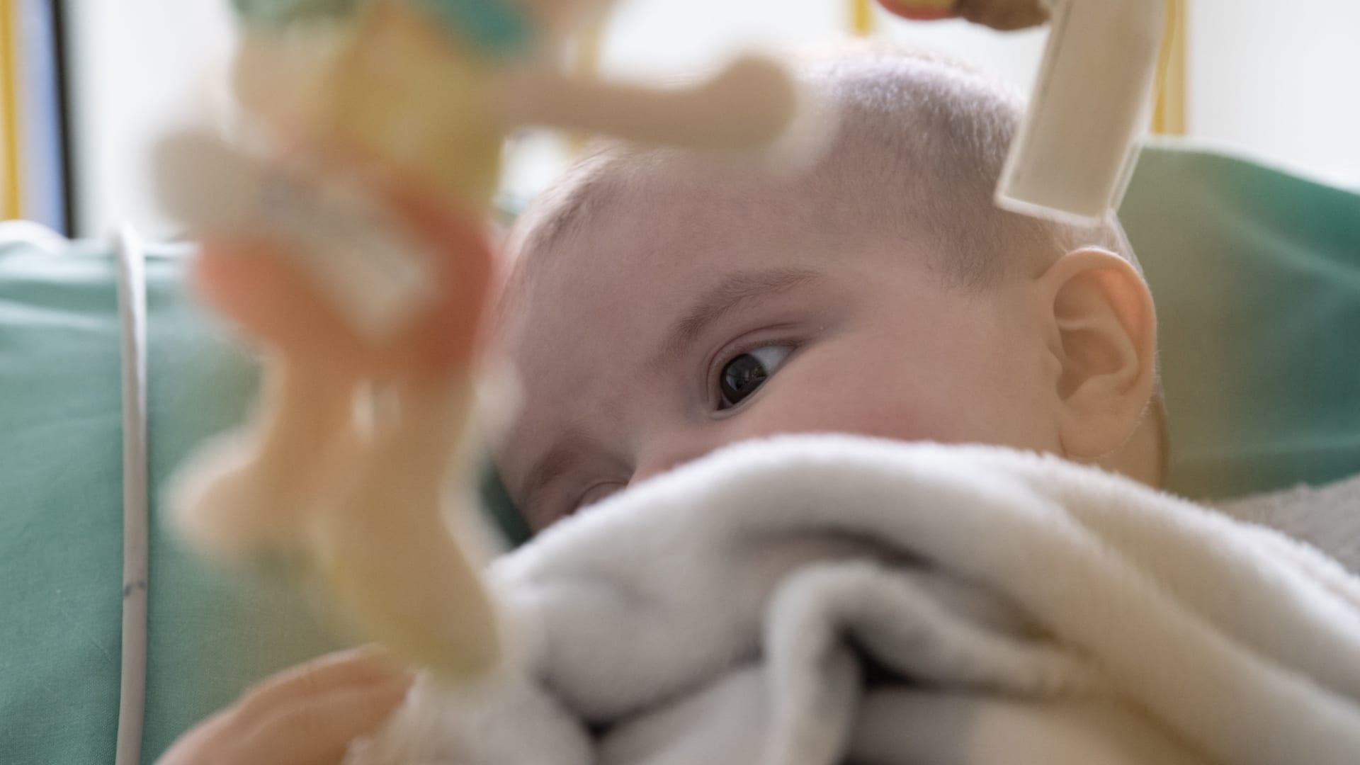 طفل يتلقى لقاح الإنفلونزا في الولايات المتحدة