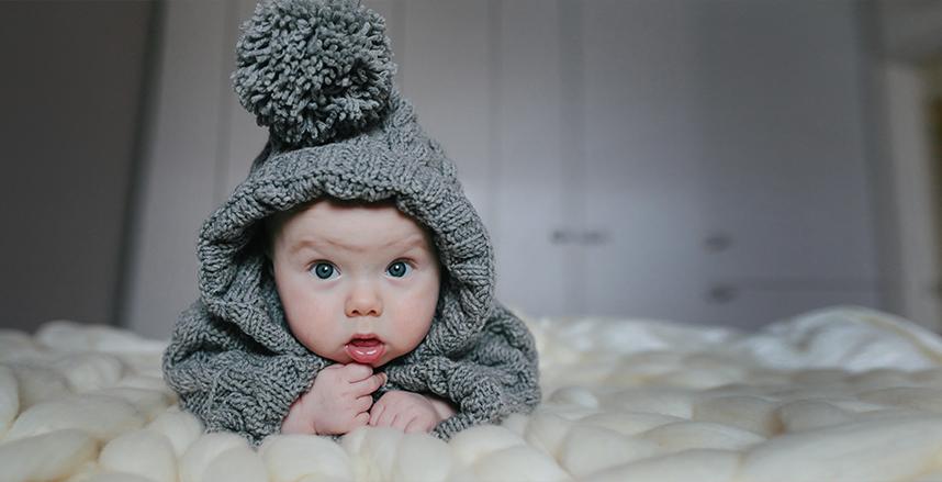 أضرار ارتداء الأطفال ملابس شتوية ثقيلة وتأثيرها على النمو