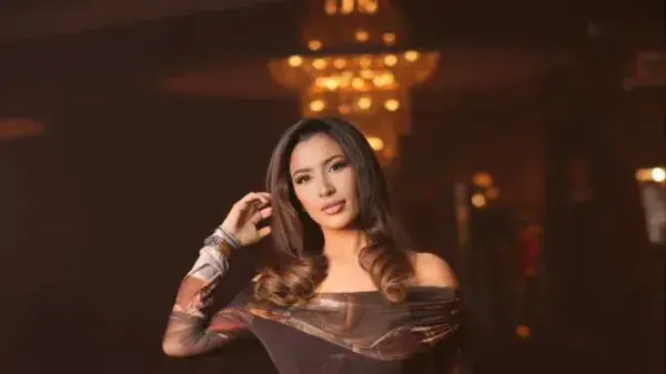 الفنانة جنات تؤدي أغنية "وحشتينا" تكريمًا للفنانة الراحلة سميحة أيوب في مهرجان شرم الشيخ للمسرح الشبابي