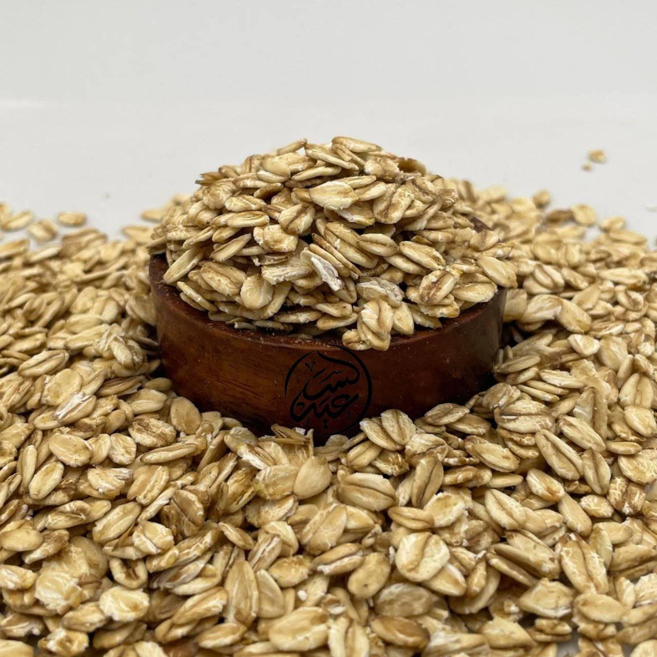 وعاء شوفان مع إضافات غذائية صحية