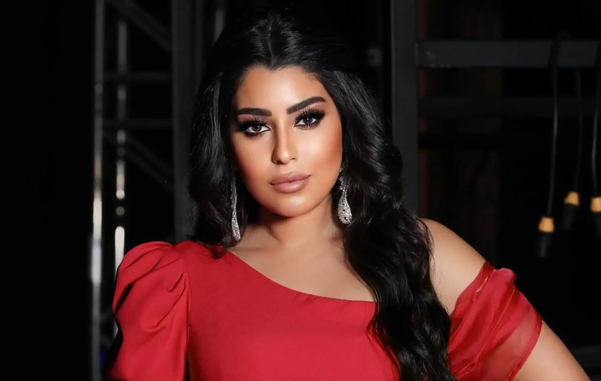 أيتن عامر خلال لقاء تلفزيوني وهي تتحدث عن بداياتها وتستعد لعرض مسلسلها الجديد في رمضان 2026.