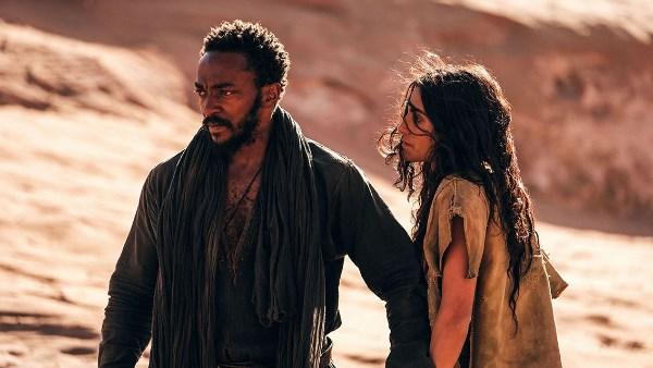 النجوم وصناع فيلم محاربة الصحراء خلال عرضه العربي الأول في مهرجان البحر الأحمر