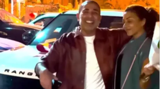 أحمد سعد يحتفل مع زوجته علياء بسيوني بعد فوزها بجائزة أفضل مديرة أعمال