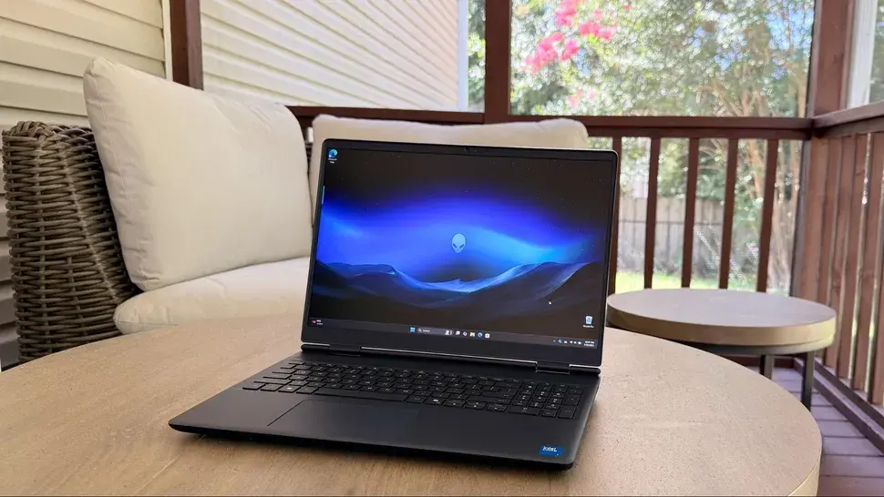 خيارات حديثة من Dell في 2025، مع ذكر مميزات ذكية أو استخدامات واقعية، ومعرفة أين يملك كل جهاز نقاط قوة