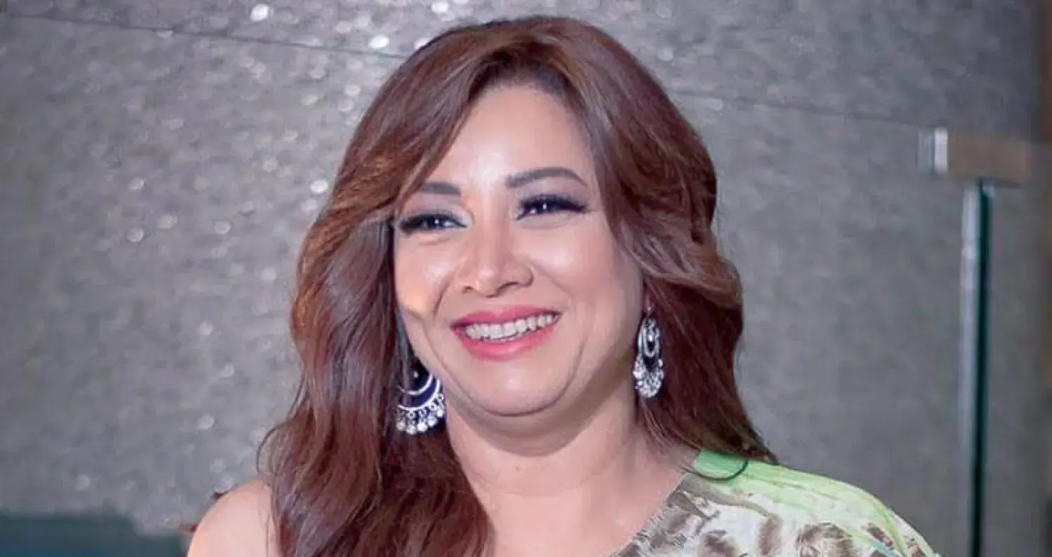 الفنانة انتصار أثناء مشاركتها رسالة إيجابية لجمهورها عبر إنستجرام