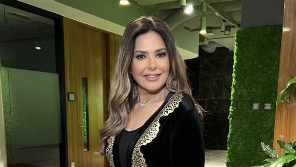 الفنانة صابرين خلال حديث صحفي حول مشاريعها الفنية الجديدة