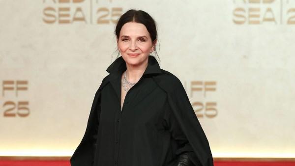 جوليت بينوش خلال تكريمها في مهرجان البحر الأحمر السينمائي الدولي، لحظة مؤثرة مليئة بالفخر والدموع