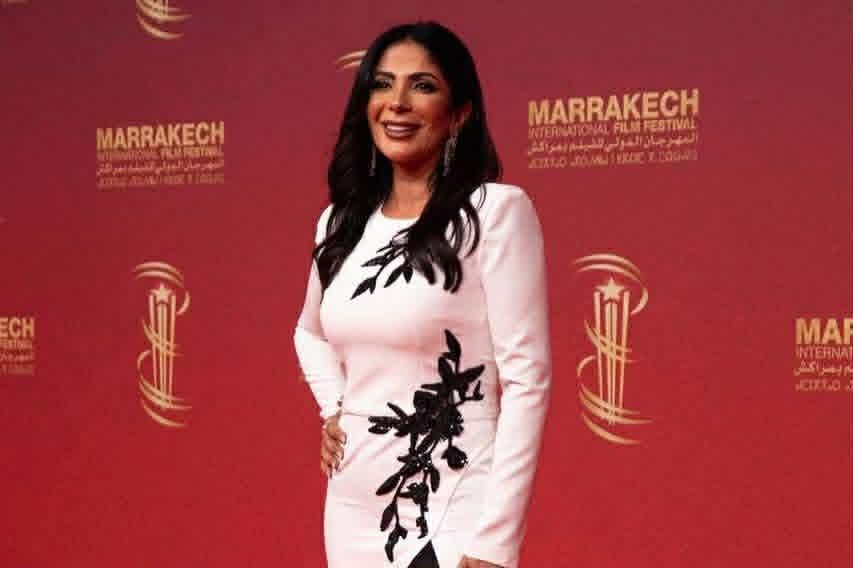 مراد مكرم يدافع عن منى زكي والفن المصري في مواجهة الهجمات الإعلامية