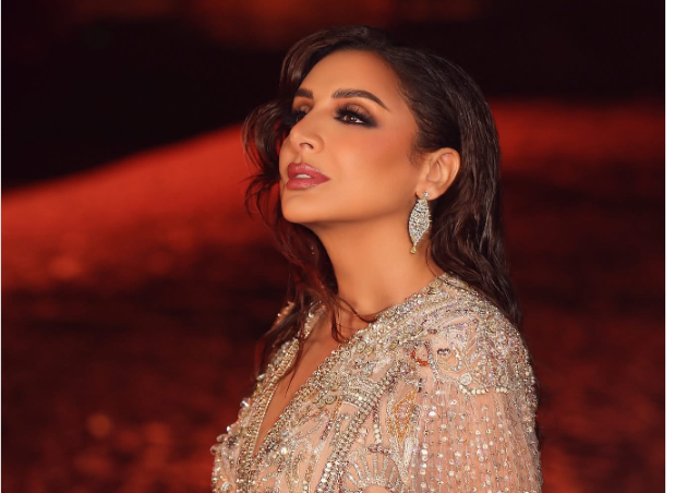 أنغام تحيي حفلًا ضخمًا أمام أهرامات الجيزة وتقدم أشهر أغنياتها