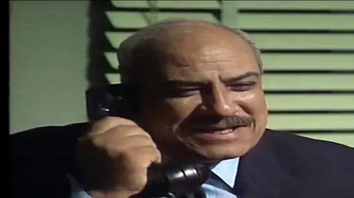 الفنان المصري نبيل الغول خلال تصوير أحد مشاهد أعماله التلفزيونية، مذكور بأدواره المميزة