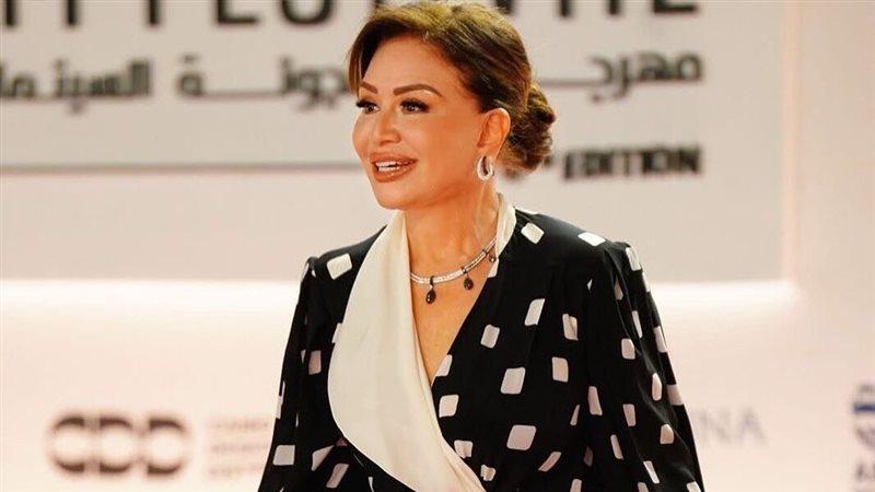 النجمة إلهام شاهين خلال الإعلان عن توليها منصب الرئيس الشرفي لمهرجان شرم الشيخ المسرحي