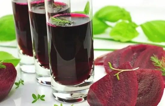 مشروبات حمراء طبيعية تساعد على خفض الكوليسترول وتعزيز صحة القلب