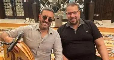 قيس جمعة عازف الكمان وعضو فرقة كاظم الساهر خلال إحدى الحفلات