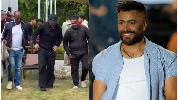 تامر حسني في أول ظهور له بعد الأزمة الصحية أثناء خروجه من المسجد