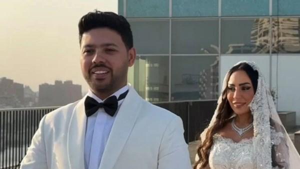 محمد شاهين يتلقى تكريمه في مهرجان الميما ويهديه لزوجته