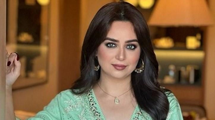 هبة مجدي تنعي شقيق الفنانة زينة بعد وفاته وصلاة الجنازة بمسجد حسن الشربتلي