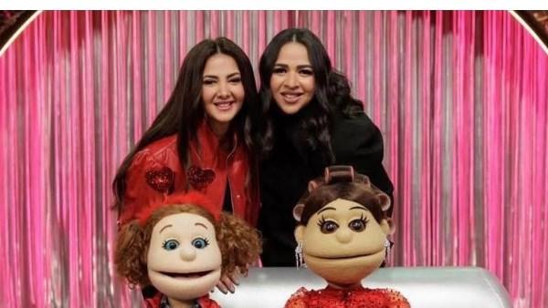 أيمي ودنيا سمير غانم مع أبلة فاهيتا أثناء تصوير الحلقة التلفزيونية