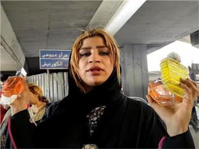 قمر الوكالة أثناء جلسات محاكمتها في قضية المحتوى المخالف للآداب