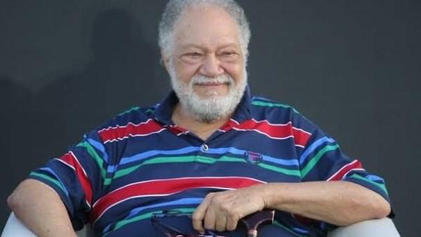 الفنان يحيى الفخراني خلال تكريمه بجائزة الاستحقاق الكبرى لعام 2026