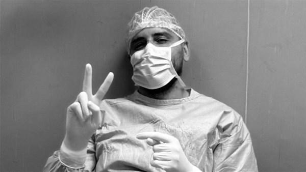 طبيب مصري يعلق على مشهد من مسلسل صحاب الأرض يكشف واقعة حقيقية داخل معبر رفح