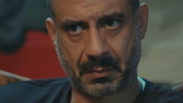 محمد فراج أثناء تصوير مسلسل أب ولكن داخل المحكمة – مشاهد درامية اجتماعية جديدة