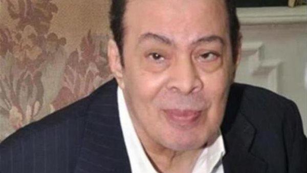 الفنان المنتصر بالله مع زوجته الفنانة عزيزة كساب وأثناء مشاركته في أحد الأعمال المسرحية الشهيرة