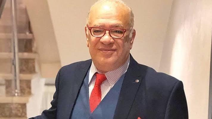 الفنان صلاح عبد الله في ظهور سابق خلال فعالية فنية