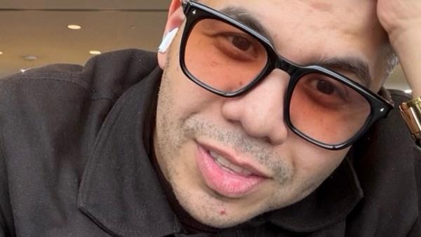 عمر كمال في أحدث ظهور له بمطار نيويورك بعد انتهاء حفله الأخير