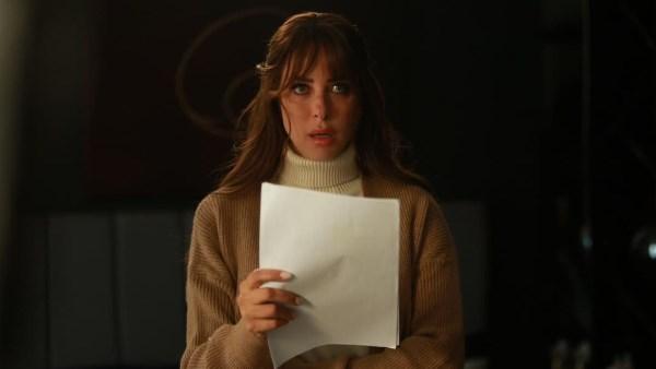 ريم مصطفى في مشاهد ذكية ضمن مسلسل فن الحرب أثناء تنفيذ خطة لاختراق فريق يوسف الشريف