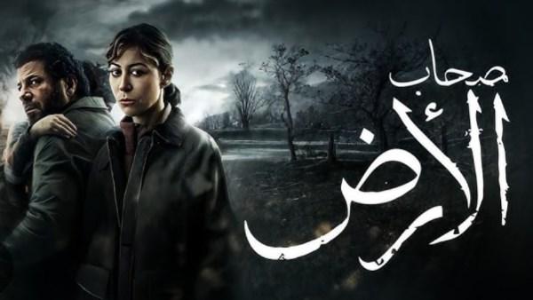 بيتر ميمي أثناء تقديم اعتذار رسمي عن خطأ في تتر مسلسل "صحاب الأرض"