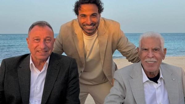 أحمد فهمي مع محمود الخطيب وحسن شحاتة خلال تصوير إعلان ترويجي لمدينة المنصورة الجديدة