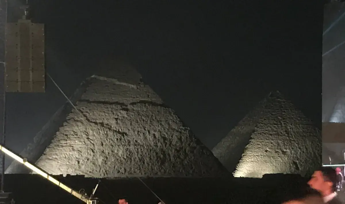 أهرامات الجيزة خلال فعالية ليلية وسط مطالبات بحمايتها من الحفلات الصاخبة
