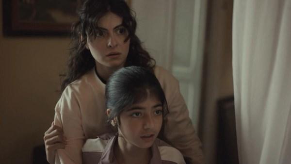 تارا عبود في مشهد من مسلسل صحاب الأرض أثناء مواجهة التهجير والبحث عن حبيبها