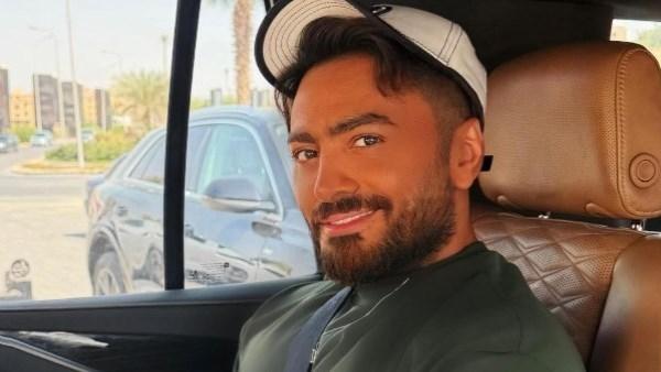 تامر حسني أثناء افتتاح غرفة العناية المركزة الرابعة داخل مستشفى الناس كصدقة جارية وسط تفاعل جماهيري واسع