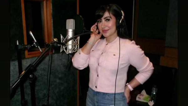 بوسي داخل الاستوديو وتشارك إطلالة رمضانية عبر إنستجرام