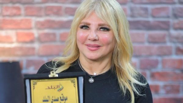 ندى بسيوني خلال تصوير برنامج رحلة ندى 2 واستكشاف الآثار المصرية في أوروبا