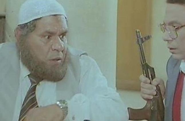 الفنان أحمد عقل في مشهد فني خلال مسيرته قبل وفاته عام 2008