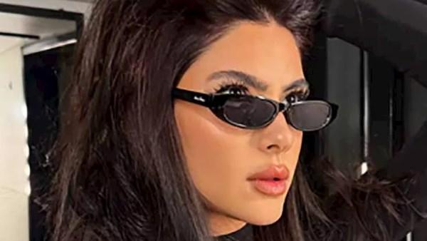 هدى المفتي بإطلالة عفوية ونظارة شمس سوداء على إنستجرام