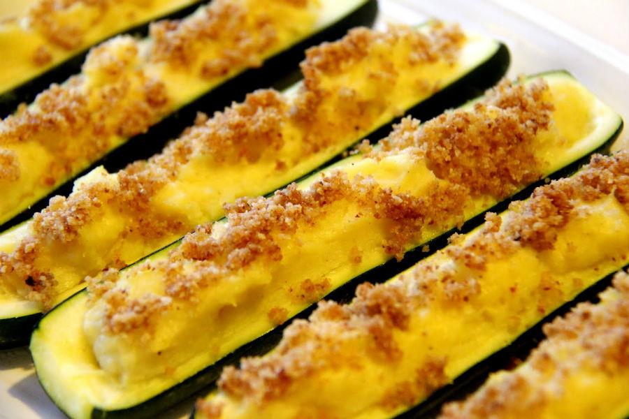 طبق كوسة مطهو بالبخار على مائدة إفطار رمضان