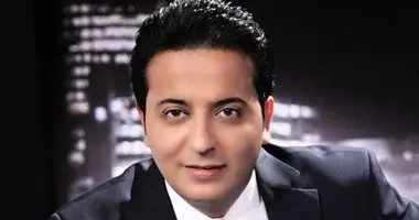 الإعلامي أحمد رجب أثناء التحقيقات بتهمة السب والقذف