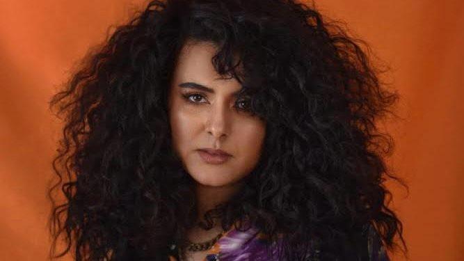 الفنانة دينا الوديدي تتحدث عن معاناتها النفسية والسنوات الصعبة في حياتها خلال لقاء إعلامي